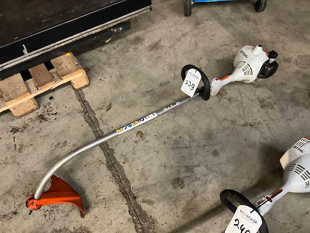 202 stihl fs 38 kantentrimmer - afbeelding 1 van  5