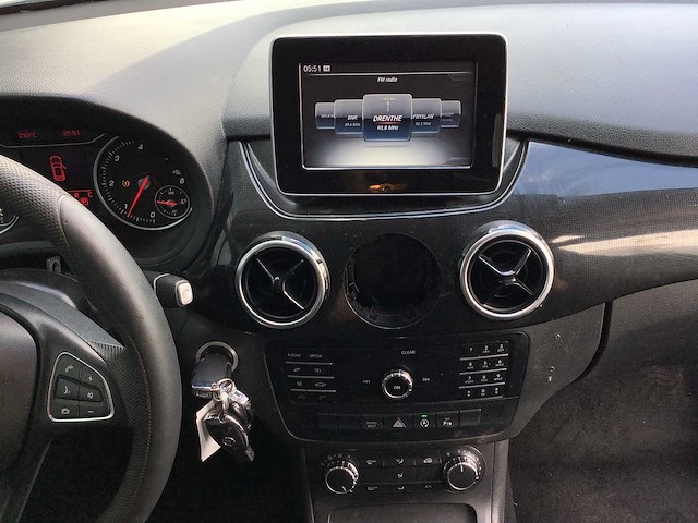 2020 - mercedes-benz - b-klasse - 220 d ambition - personenauto - afbeelding 10 van  13