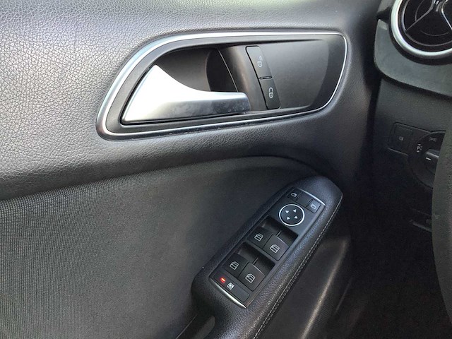 2020 - mercedes-benz - b-klasse - 220 d ambition - personenauto - afbeelding 12 van  13