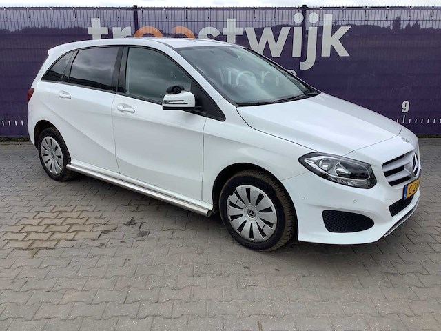 2020 - mercedes-benz - b-klasse - 220 d ambition - personenauto - afbeelding 2 van  13