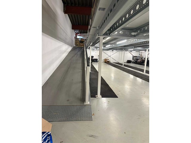 2020 - profielnorm - entresolvloer met helling & trap - 285m2 - afbeelding 14 van  20