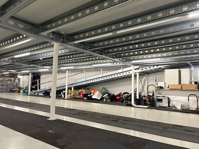 2020 - profielnorm - entresolvloer met helling & trap - 285m2 - afbeelding 16 van  20