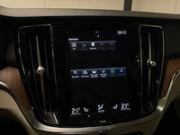 2020 - volvo - v60 - 2.0 t6 te awd mompro h-811-bt iaw - afbeelding 13 van  24