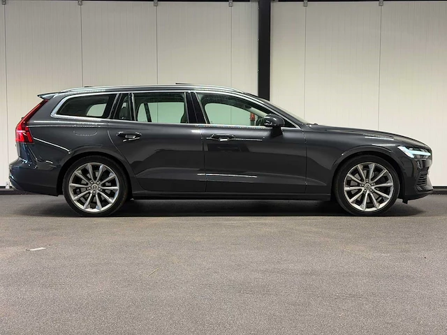 2020 - volvo - v60 - 2.0 t6 te awd mompro h-811-bt iaw - afbeelding 14 van  24