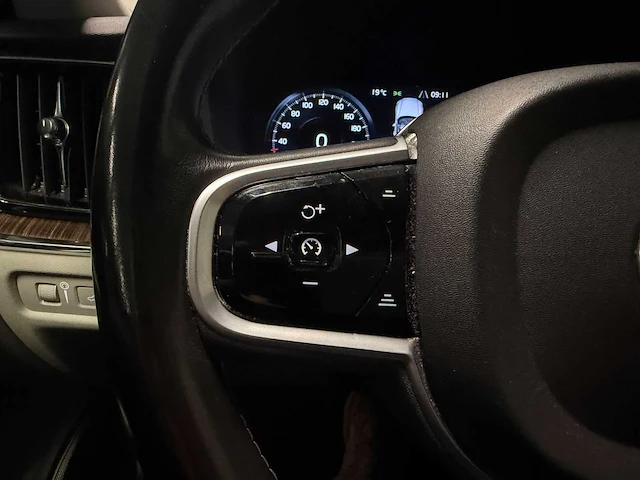 2020 - volvo - v60 - 2.0 t6 te awd mompro h-811-bt iaw - afbeelding 19 van  24