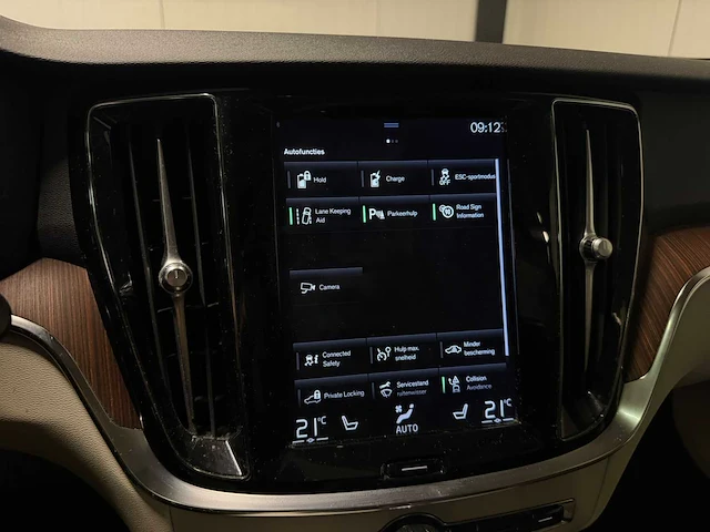 2020 - volvo - v60 - 2.0 t6 te awd mompro h-811-bt iaw - afbeelding 23 van  24