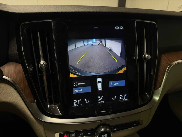 2020 - volvo - v60 - 2.0 t6 te awd mompro h-811-bt iaw - afbeelding 24 van  24