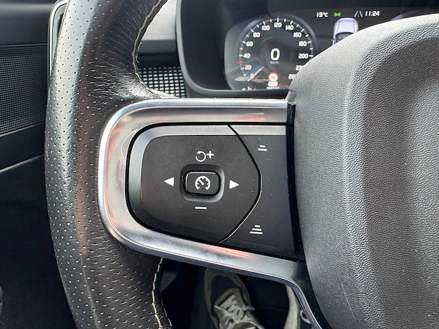 2020 - volvo - xc40 - 1.5 t5 rech. rdesign r-381-xj iaw - afbeelding 6 van  18