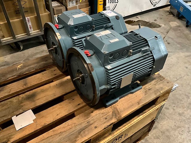 2020 abb 3~fase generator- - afbeelding 1 van  5