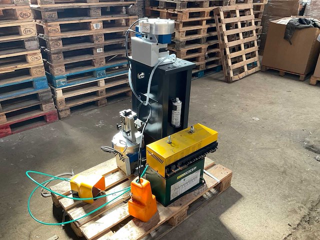 2020 all mecanic 197.f200.00 aluminium profiel ponsinstallatie met tooling - afbeelding 1 van  32