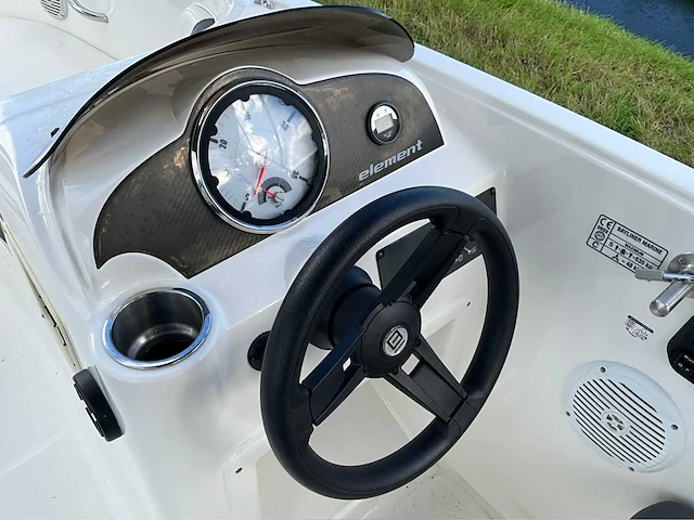 2020 bayliner element e5 speedboot 80pk incl trailer - afbeelding 6 van  42