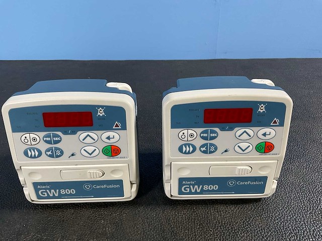 2020 carefusion alaris gw800 infusion pump (2x) - afbeelding 2 van  6