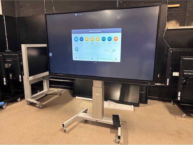 2020 clevertouch impact plus interactive touchscreen 86" - afbeelding 1 van  4