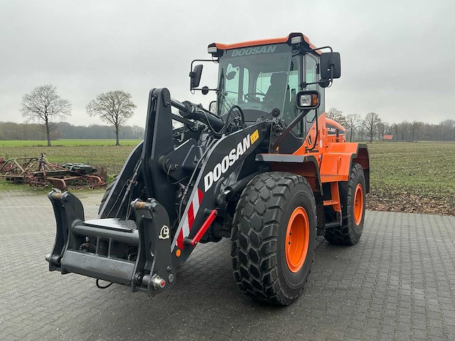 2020 doosan dl220-5 wiellader - afbeelding 1 van  56