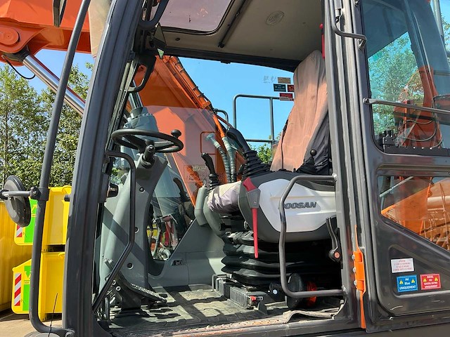 2020 doosan dx170w banden graafmachine - afbeelding 5 van  17