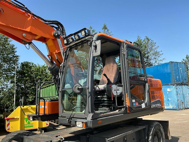 2020 doosan dx170w banden graafmachine - afbeelding 16 van  17
