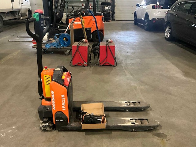 2020 doosan lpm15n elektrische palletwagen - afbeelding 3 van  9