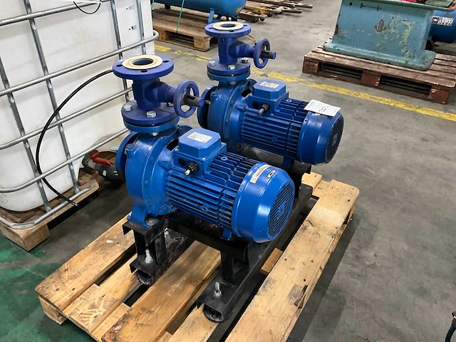 2020 ebara centrifugaalpomp (2x) - afbeelding 1 van  3