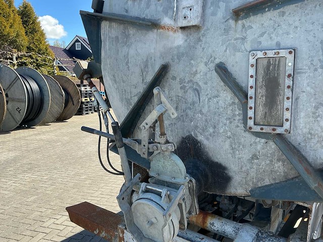 2020 getrokken vacuümtank / slibtank met hyva kipsysteem en vacuümpomp - afbeelding 4 van  47