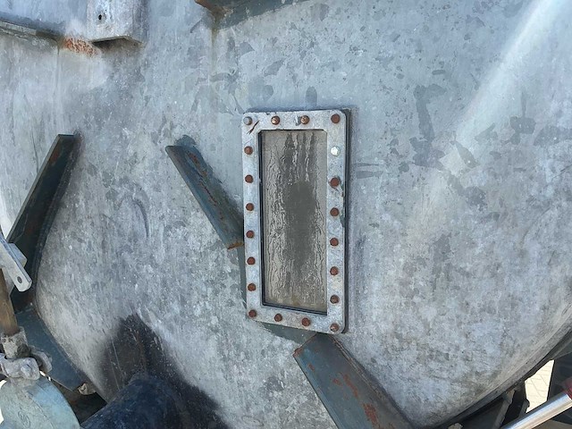 2020 getrokken vacuümtank / slibtank met hyva kipsysteem en vacuümpomp - afbeelding 36 van  47