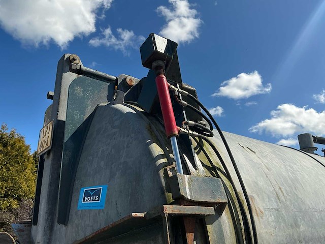 2020 getrokken vacuümtank / slibtank met hyva kipsysteem en vacuümpomp - afbeelding 37 van  47