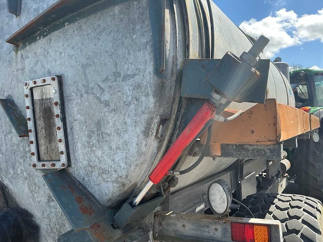 2020 getrokken vacuümtank / slibtank met hyva kipsysteem en vacuümpomp - afbeelding 12 van  47