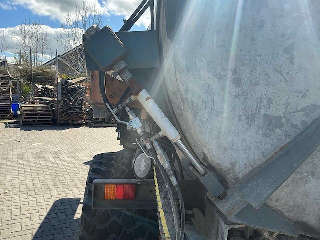 2020 getrokken vacuümtank / slibtank met hyva kipsysteem en vacuümpomp - afbeelding 38 van  47