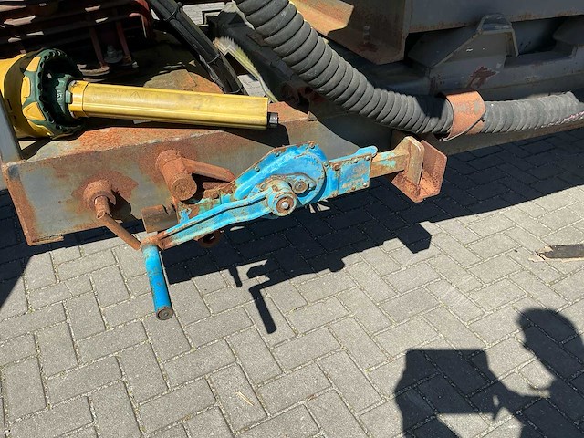 2020 getrokken vacuümtank / slibtank met hyva kipsysteem en vacuümpomp - afbeelding 14 van  47