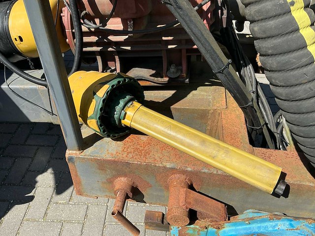 2020 getrokken vacuümtank / slibtank met hyva kipsysteem en vacuümpomp - afbeelding 15 van  47