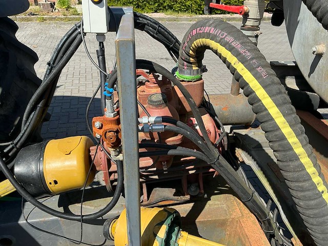 2020 getrokken vacuümtank / slibtank met hyva kipsysteem en vacuümpomp - afbeelding 40 van  47