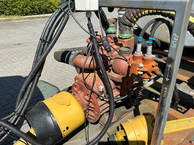 2020 getrokken vacuümtank / slibtank met hyva kipsysteem en vacuümpomp - afbeelding 17 van  47