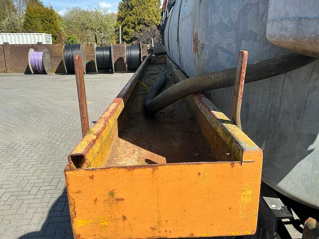 2020 getrokken vacuümtank / slibtank met hyva kipsysteem en vacuümpomp - afbeelding 45 van  47