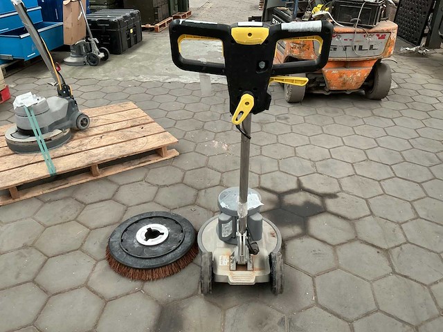 2020 kärcher bds34/150c classic vloerreiniger - afbeelding 3 van  5