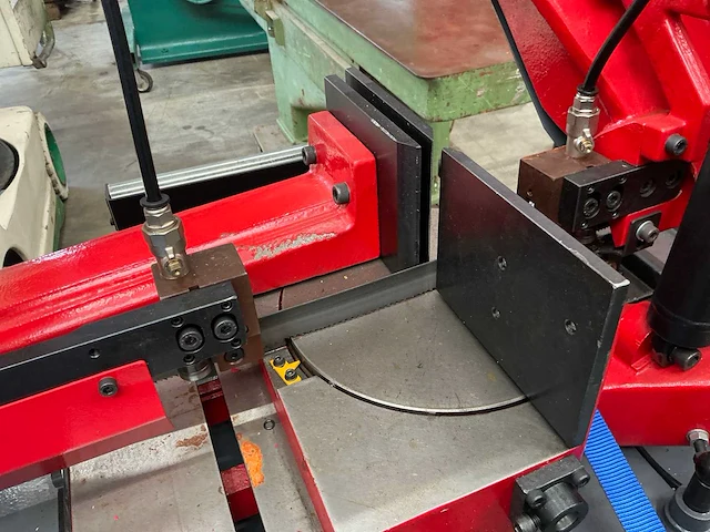 2020 karmetal kmt craft 220x250 dm metalen horizontale bandzaagmachine - afbeelding 4 van  7