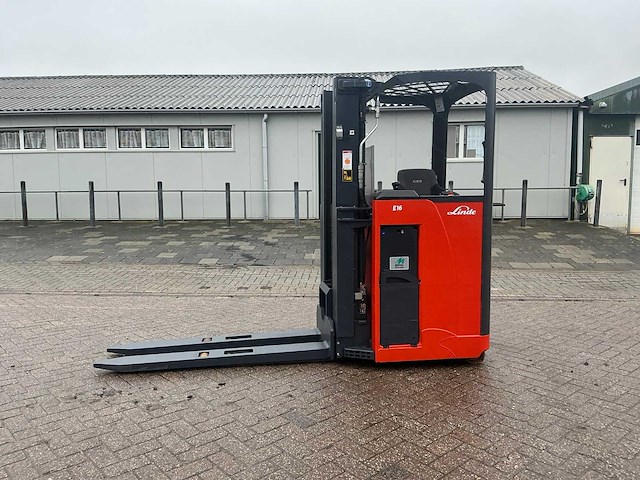 2020 linde l1600r reach truck - afbeelding 1 van  16
