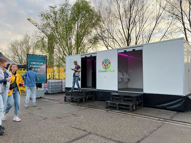 2020 luxe zelfvoorzienende toilettrailer - afbeelding 12 van  40