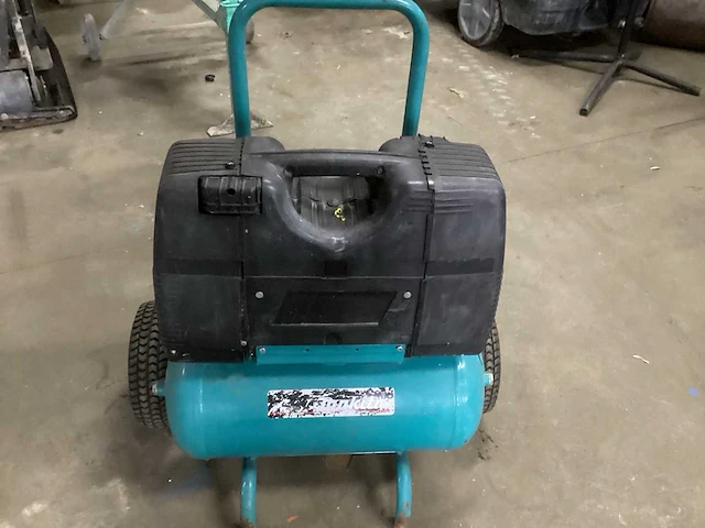 2020 makita ac 240 luchtcompressor - afbeelding 1 van  2