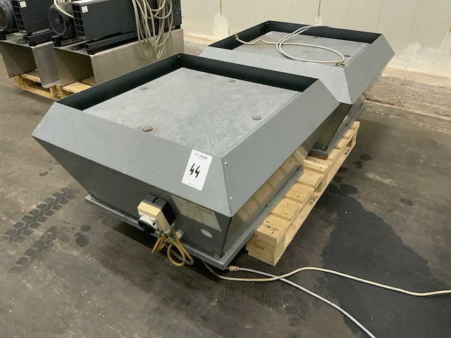 2020 mark 500 ec dakventilator (2x) - afbeelding 1 van  3