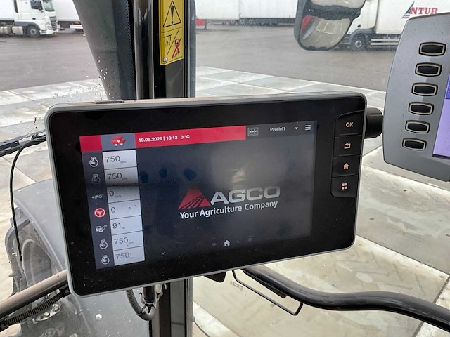 2020 massey ferguson 5713 s vierwielaangedreven landbouwtractor - afbeelding 6 van  31