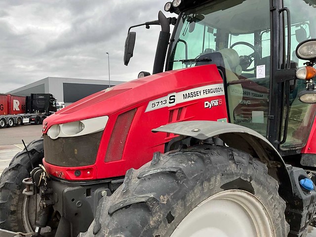 2020 massey ferguson 5713 s vierwielaangedreven landbouwtractor - afbeelding 10 van  31