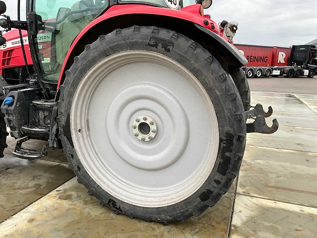 2020 massey ferguson 5713 s vierwielaangedreven landbouwtractor - afbeelding 27 van  31