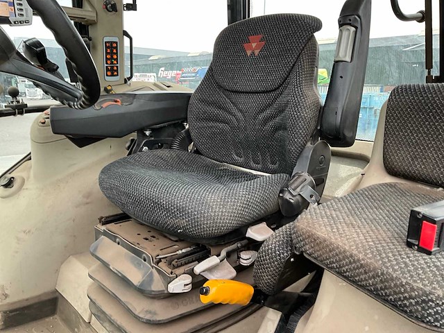 2020 massey ferguson 5713 s vierwielaangedreven landbouwtractor - afbeelding 30 van  31