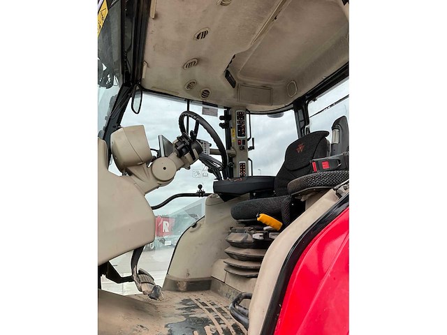 2020 massey ferguson 5713 s vierwielaangedreven landbouwtractor - afbeelding 29 van  31