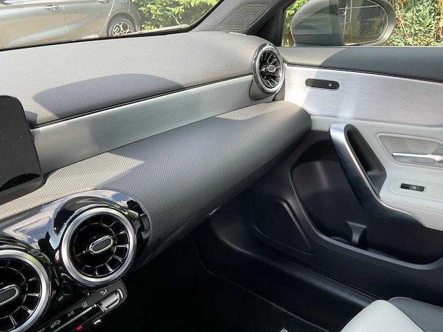 2020 mercedes-benz a-klasse 250 e personenauto - afbeelding 14 van  15