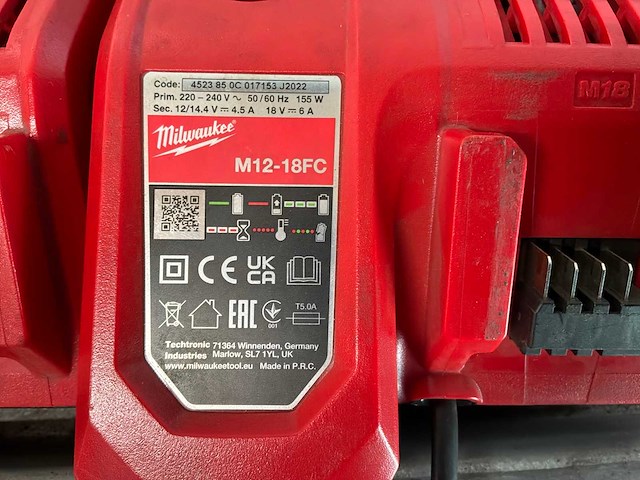 2020 milwaukee m12-18fv acculader - afbeelding 1 van  2