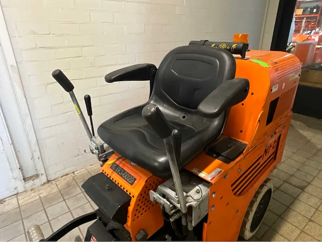 2020 national flooring equipment 5700 bol opzit accu tapijt / vloerstripper - afbeelding 19 van  19