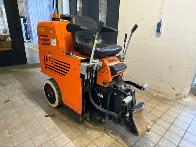2020 national flooring equipment 5700 bol opzit accu tapijt / vloerstripper - afbeelding 10 van  19