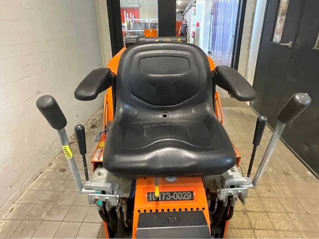 2020 national flooring equipment 5700 bol opzit accu tapijt / vloerstripper - afbeelding 15 van  19