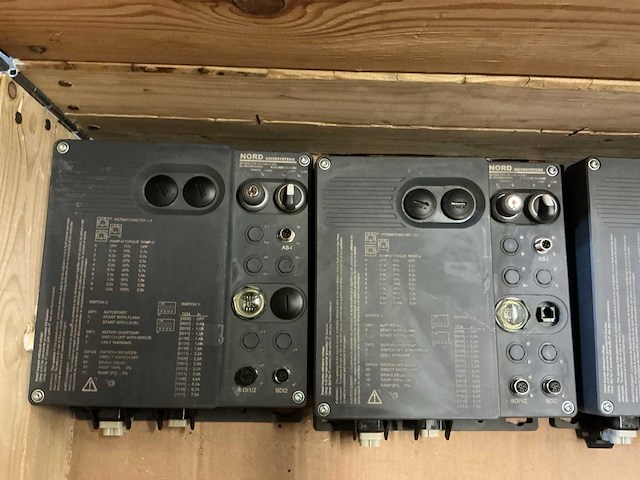 2020 nord drivesystems 3kw sk155e-fds-301-340-a-v00 converter frequentieregelaar (3x) - afbeelding 2 van  4