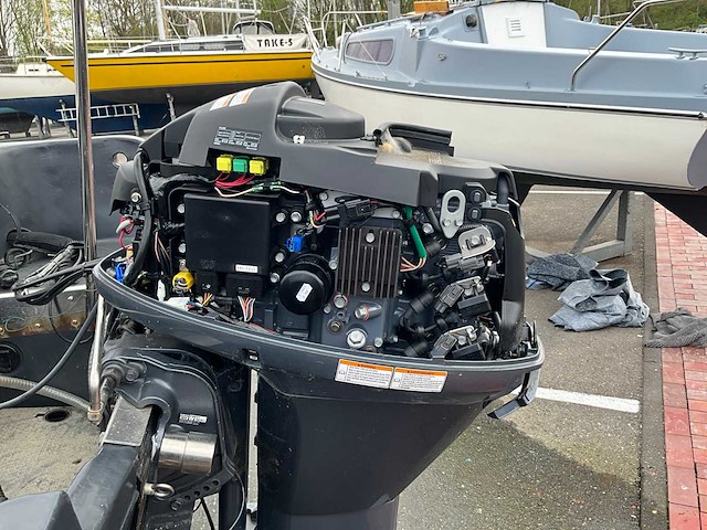 2020 pioner viking dark line speedboot - afbeelding 12 van  17